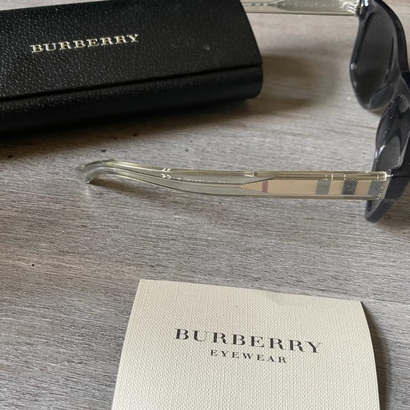 BURBERRY sunglasses - Picture 2 of 3